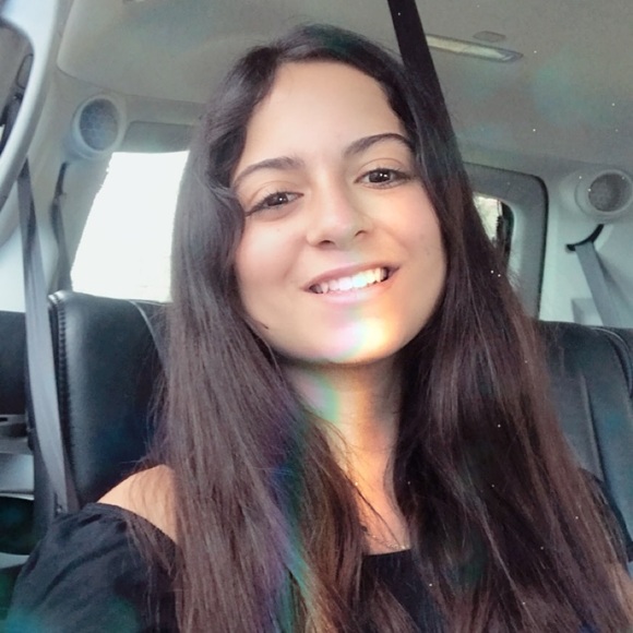 Meet your Posher, Adriana - Picture 1 of 1